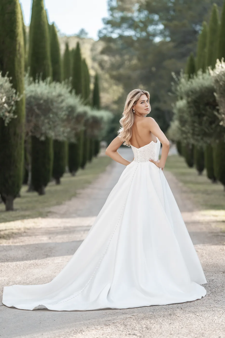 Vestido de novia Allure A1307 sirena de crepe con tiritas finas en atelier Belgrano